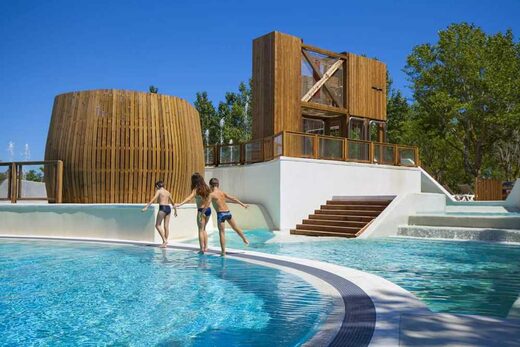 Les piscines de camping offrent un plaisir aquatique à tous les campeurs
