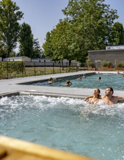 piscine avec spa